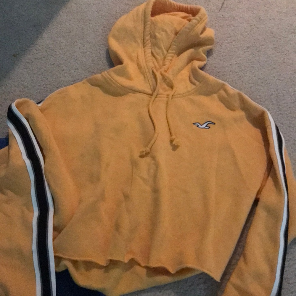 Cropped yellow sweatshirt